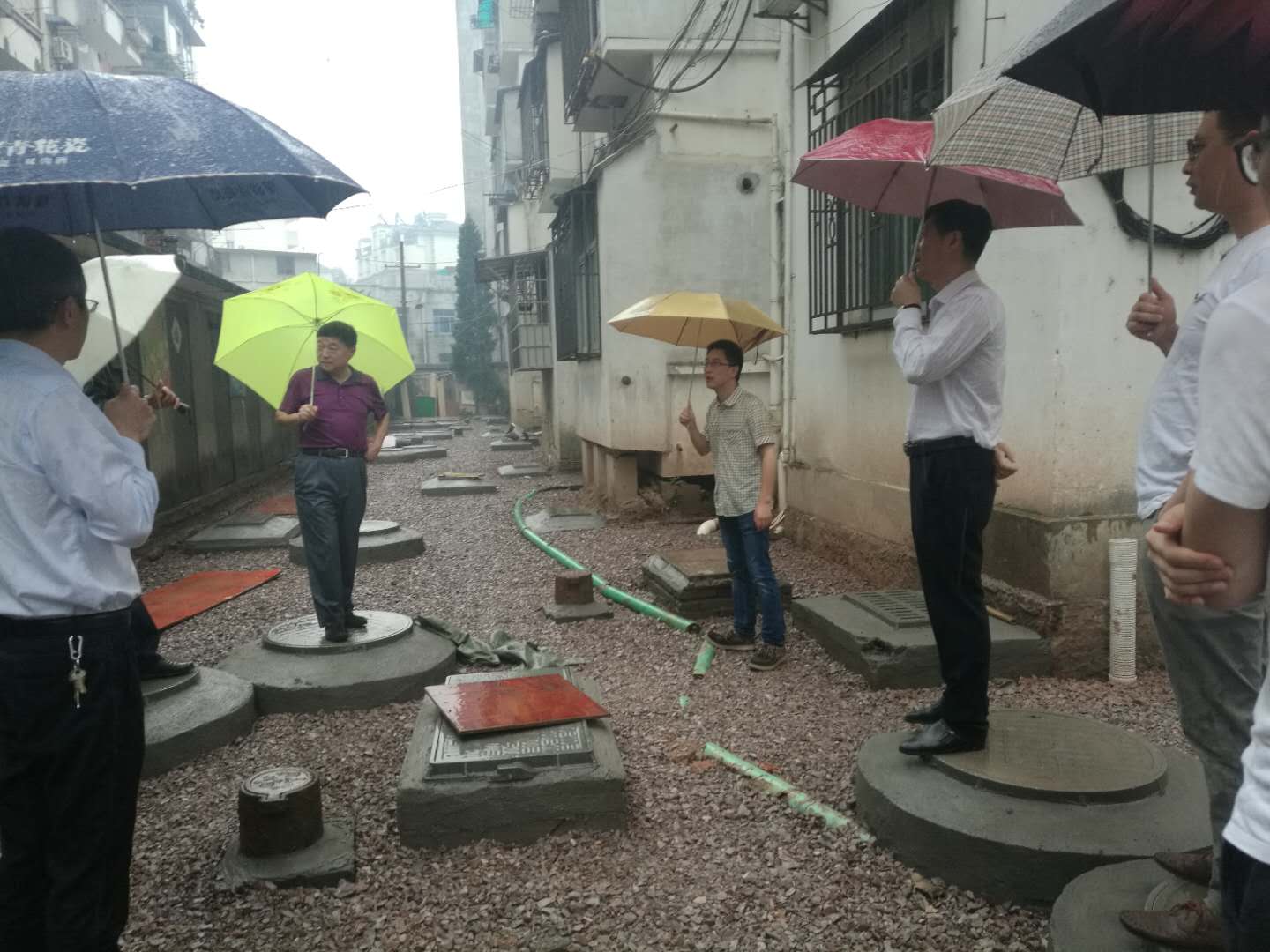 区人大副主任许新生带队调研老旧小区改造