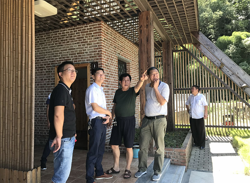 区城建投公司参观开化“厕所文化”助力文明城市创建