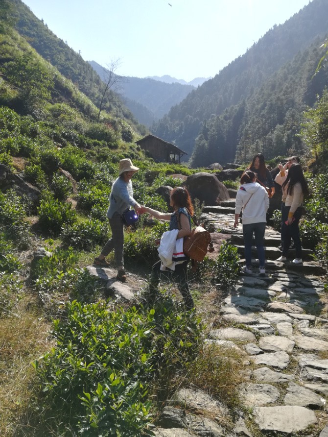 城建投公司与徽商银行天都支行开展团建活动