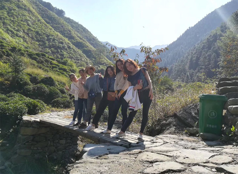 城建投公司与徽商银行天都支行开展团建活动