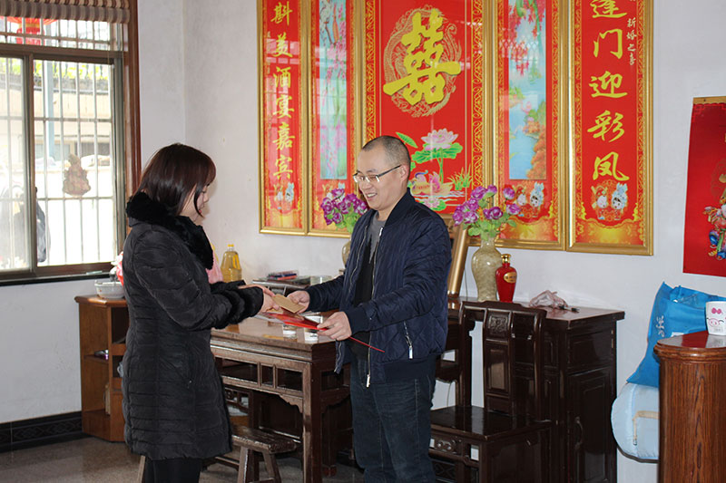 新春慰问困难家庭 真情关怀温暖人心