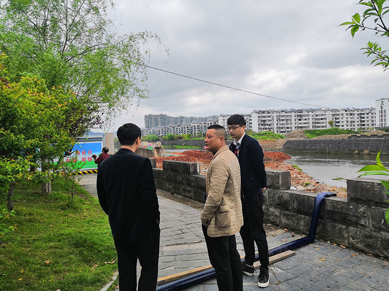 区城建投公司董事长张于带队对在建重点项目进行巡查