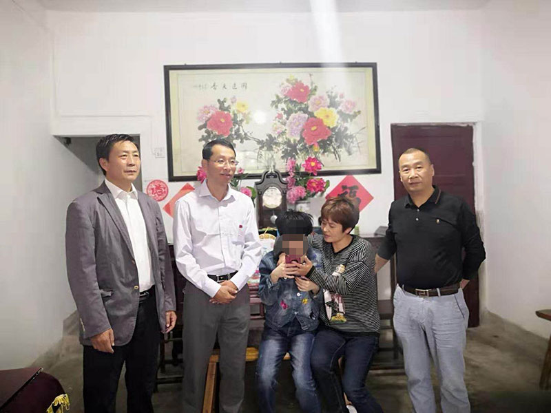 主题教育正当时 志愿服务暖民心——区城建投公司党支部开展志愿服务、点亮“微心愿”党日活动