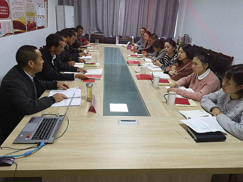 屯溪城建投公司党支部开展“不忘初心、牢记使命”主题教育“举旗帜·送理论”宣讲活动