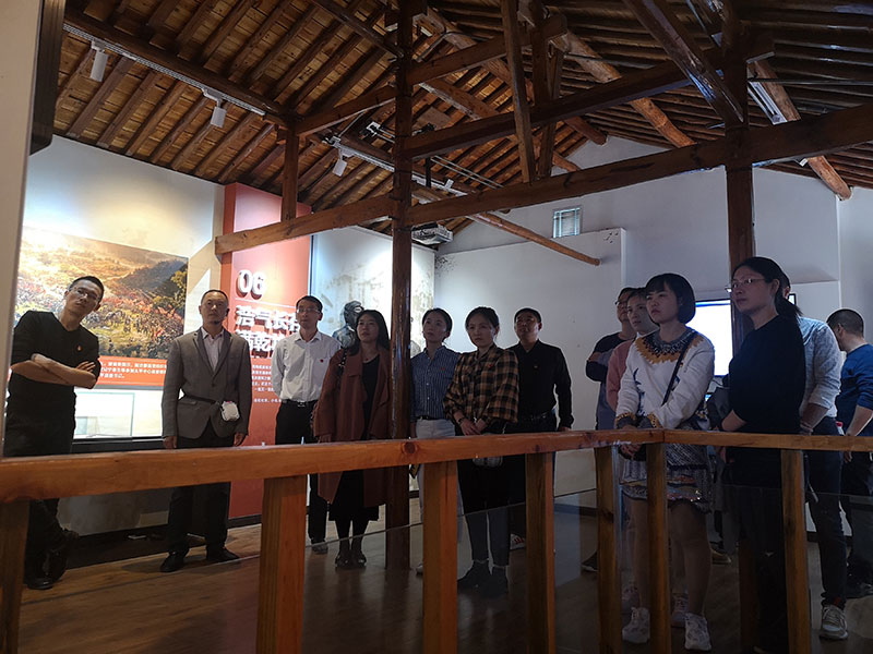 区城建投党支部开展革命传统教育“缅怀先烈、重温誓词”主题党日活动