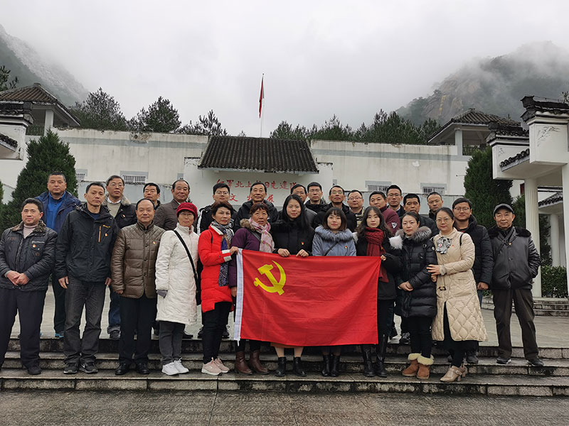 屯溪区委办党支部、屯溪城建投公司党支部联合开展主题党日共建活动