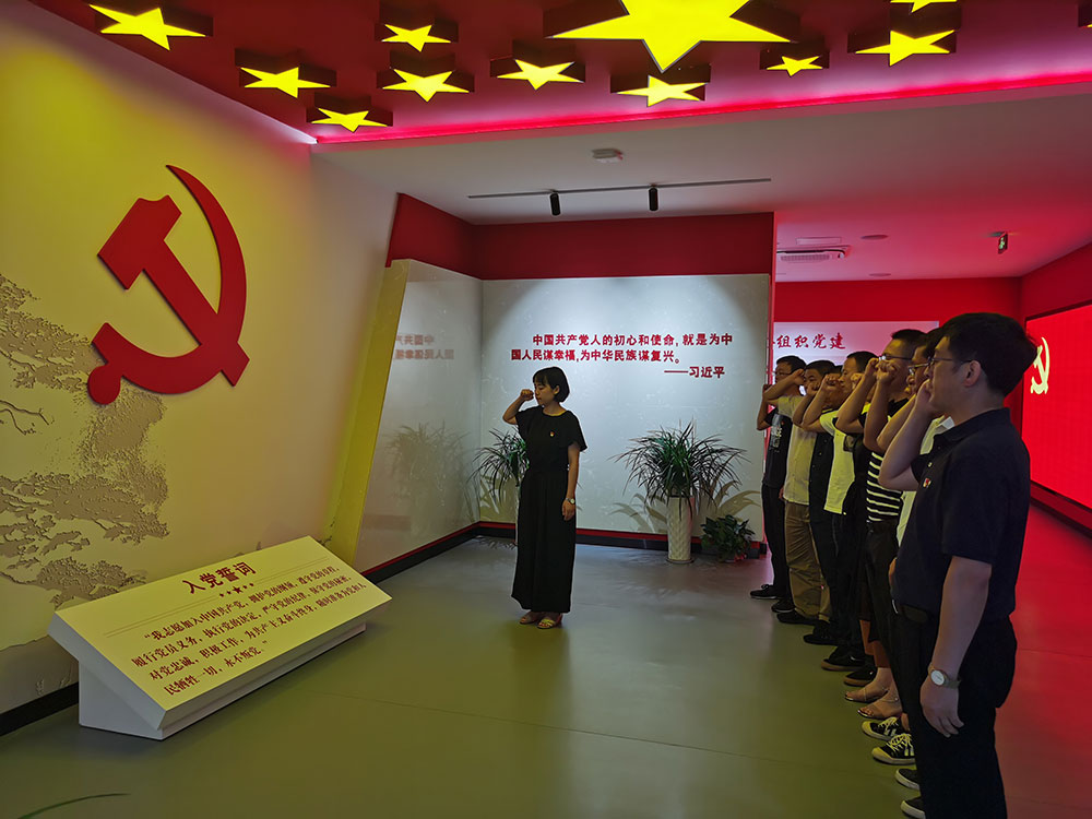 屯溪城建投公司党支部赴屯溪区党群服务中心开展红色教育活动
