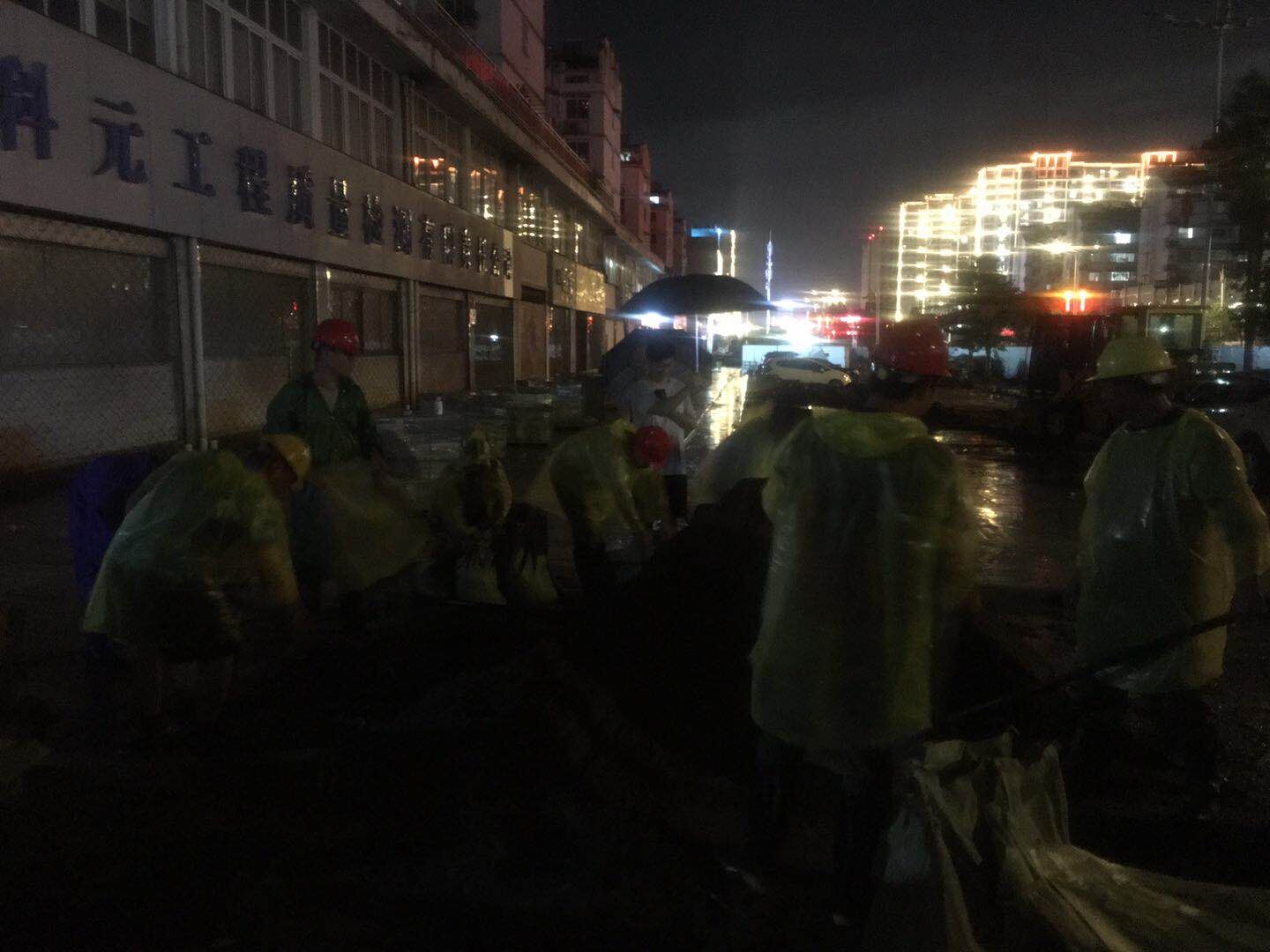 抗洪抢险在一线——记屯溪城建投公司抗洪抢险突击队