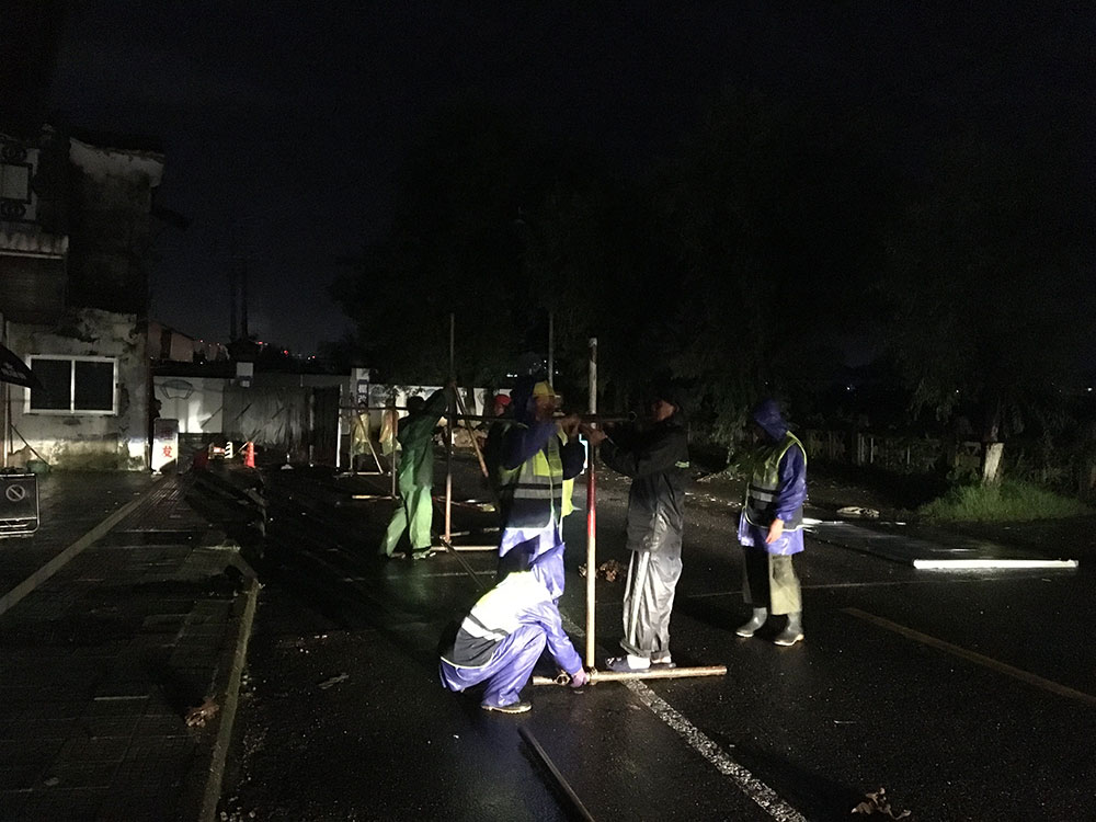 抗洪抢险在一线——记屯溪城建投公司抗洪抢险突击队