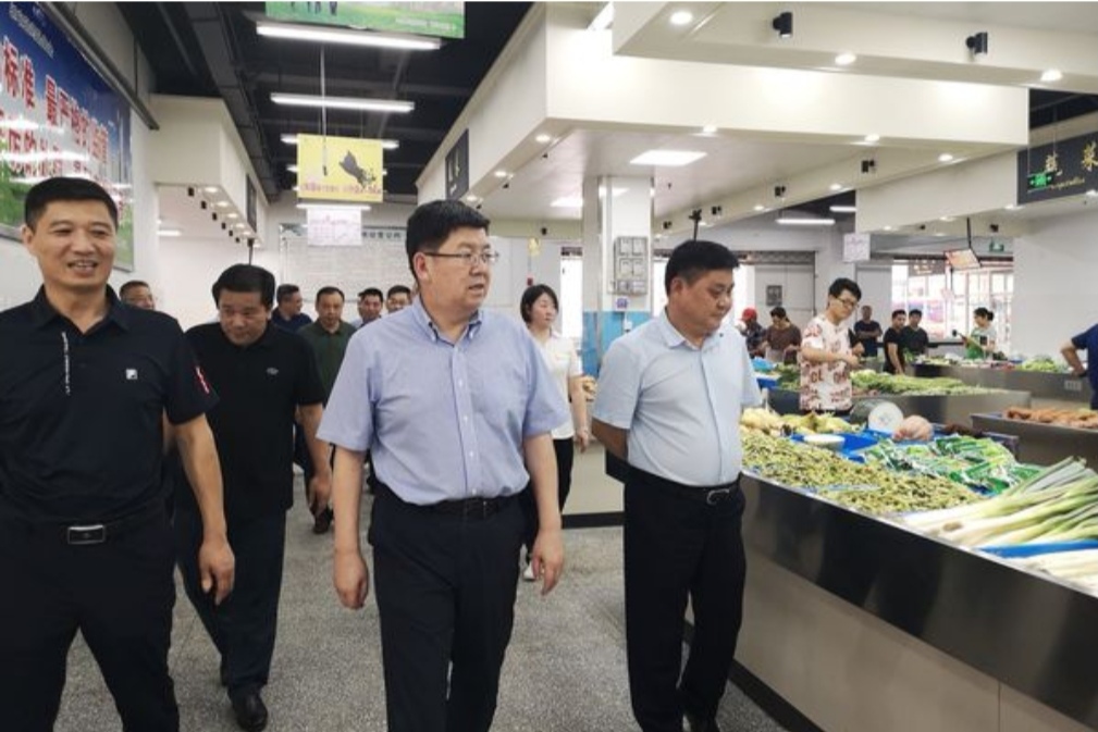 市委书记任泽锋率队赴屯溪区调研中心城区菜市场改造、食品安全工作