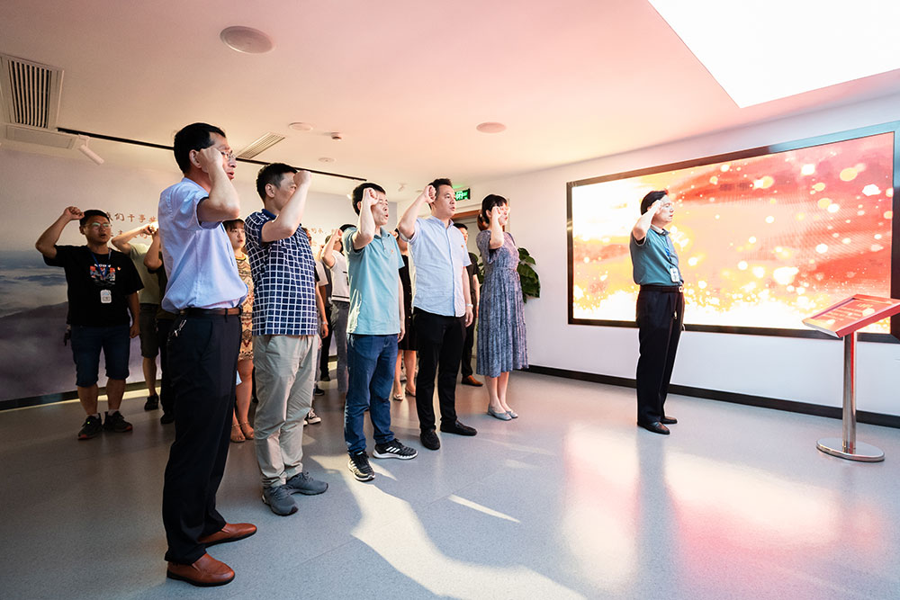 屯溪区国投集团党委开展2021年6月“永远跟党走”主题党日活动