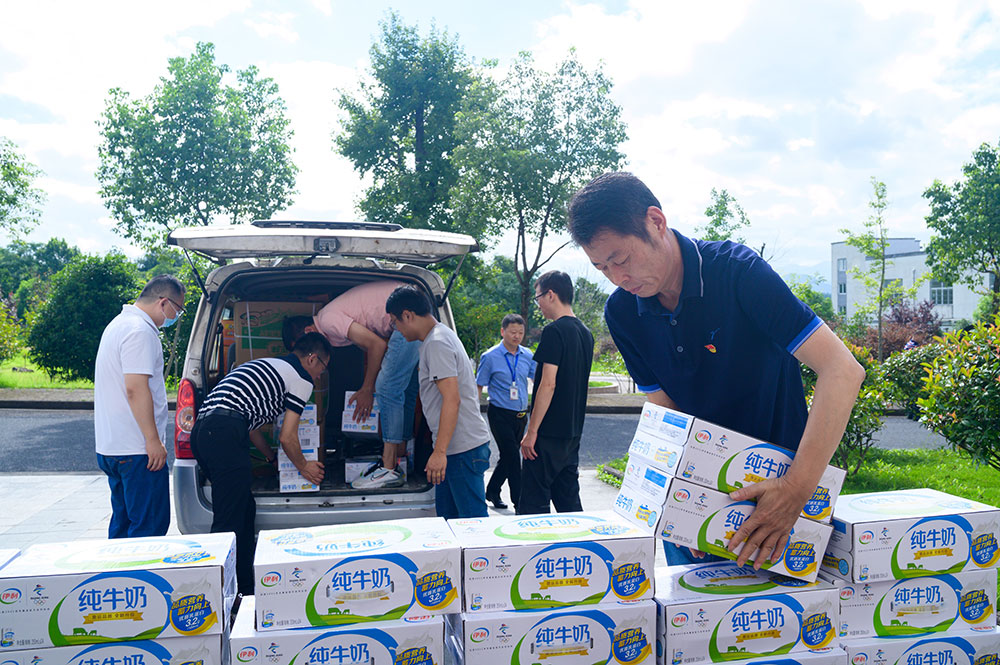 屯溪城建投公司党支部情系福利院 慰问暖人心