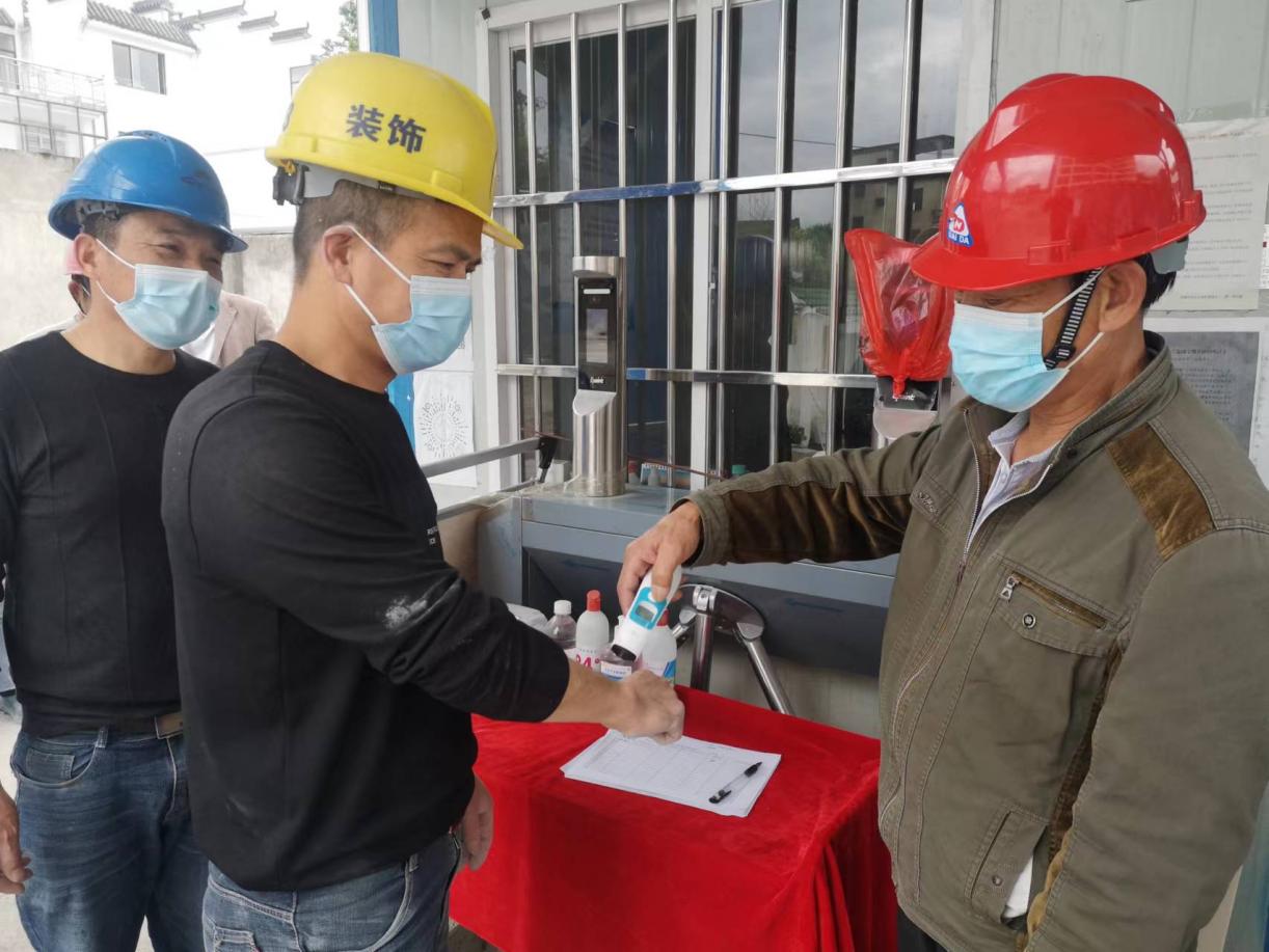 屯溪城建投公司多措并举，筑牢建筑工地“防疫墙”