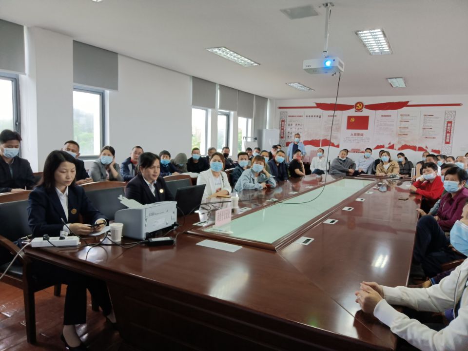 区国投集团组织龙山花园安置区车库选购活动