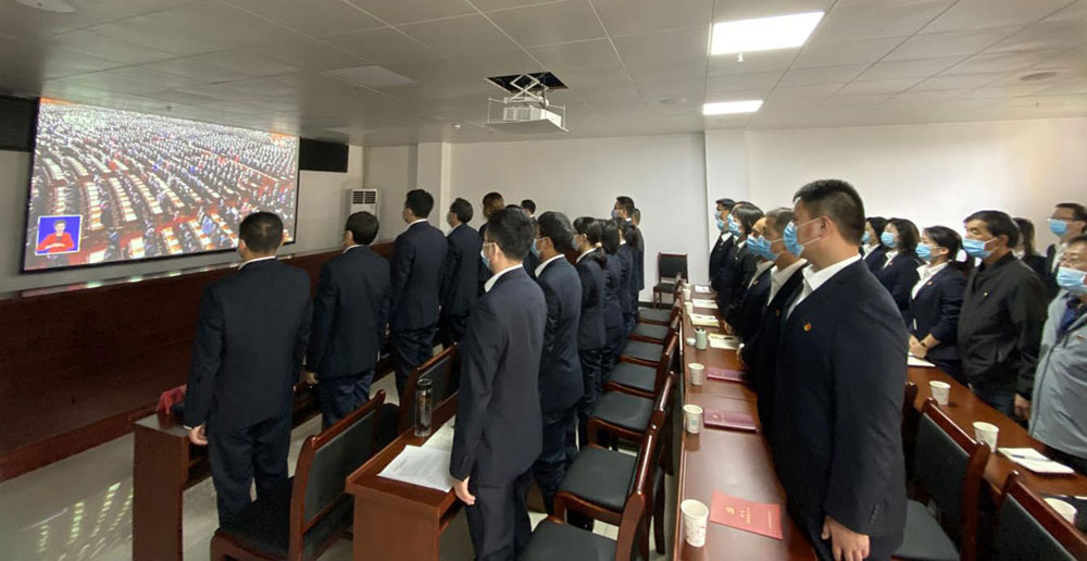 屯溪区国投集团组织党员干部收看中国共产党第二十次全国代表大会开幕式
