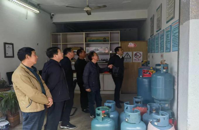 区国投集团总经理邵楠一行至液化气公司开展节前安全生产检查