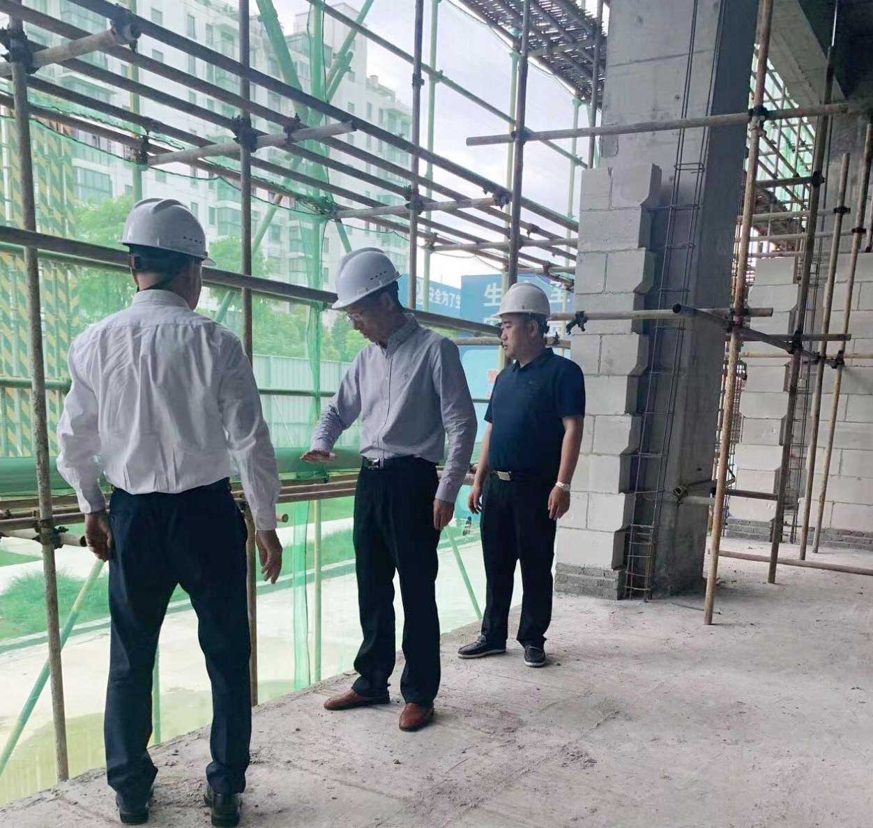 “五进”走访 助企发展