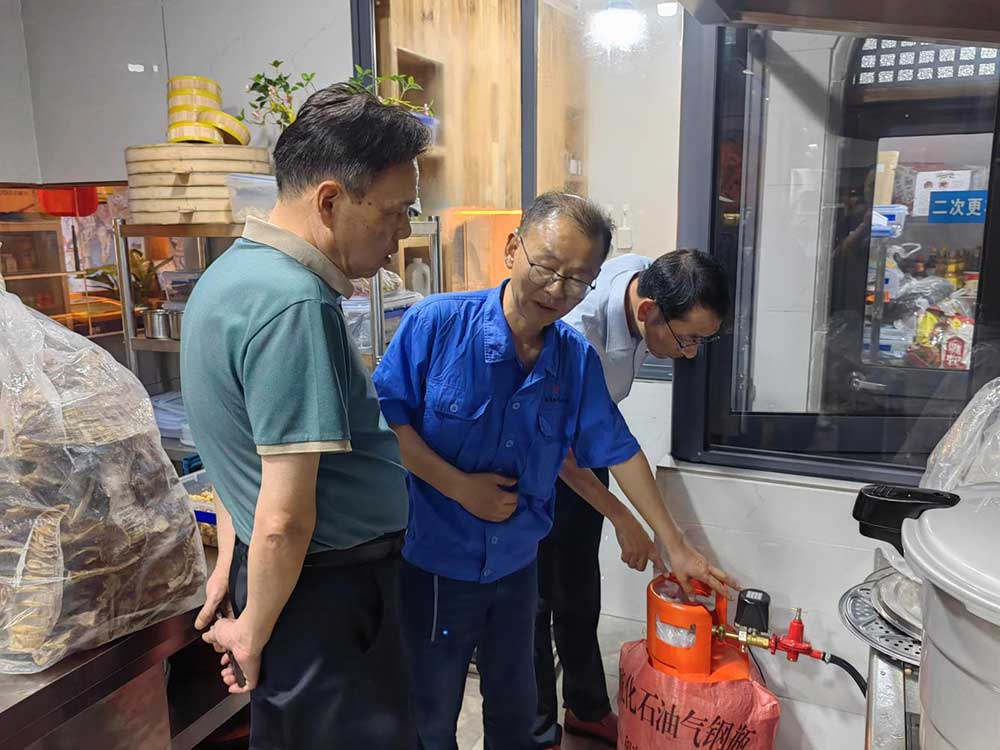 屯溪区国投集团开展液化气安全专项整治行动