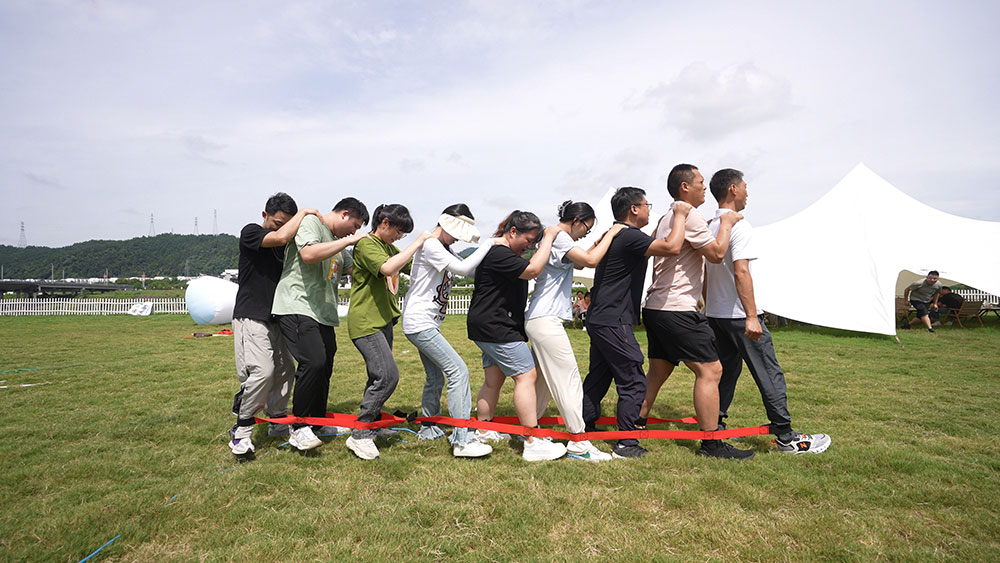 激情熔炼团队 凝聚成就梦想——屯溪区国投集团开展党建带团建主题活动