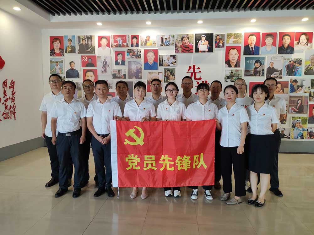 区国投集团开展参观先进人物馆和主题摄影展活动