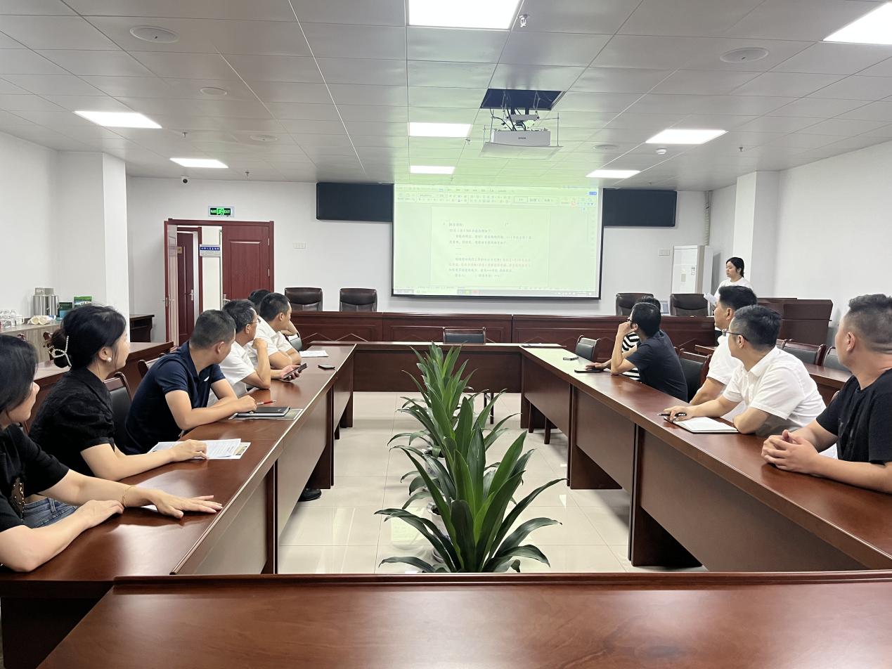 区国投集团召开“两节”值班人员工作培训会