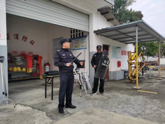 消防应急常演练  筑牢安全“防火墙”  石油液化气公司开展应急演练