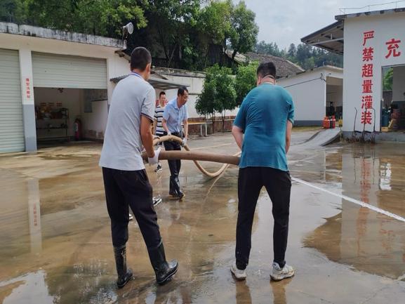 众志成城 全力打赢抗洪抢险保卫战