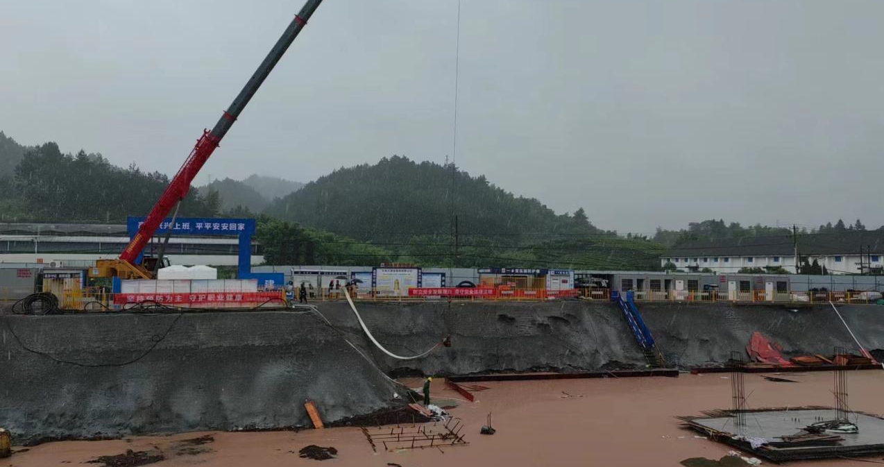 闻汛而动 筑牢防线