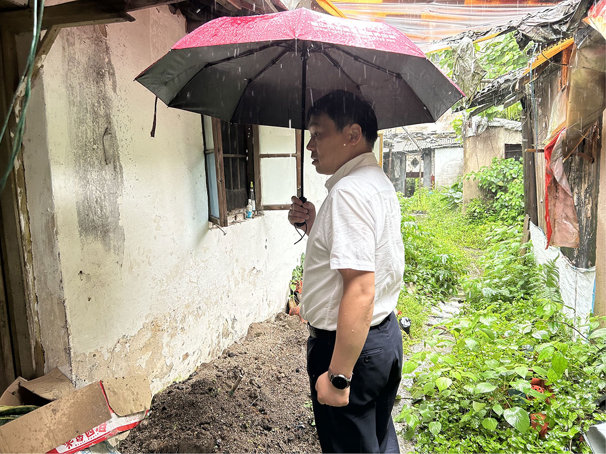 开展汛期安全检查 筑牢资产安全线