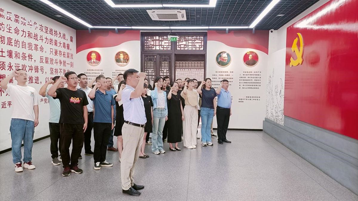 参观廉政教育基地，接受廉洁清风洗礼