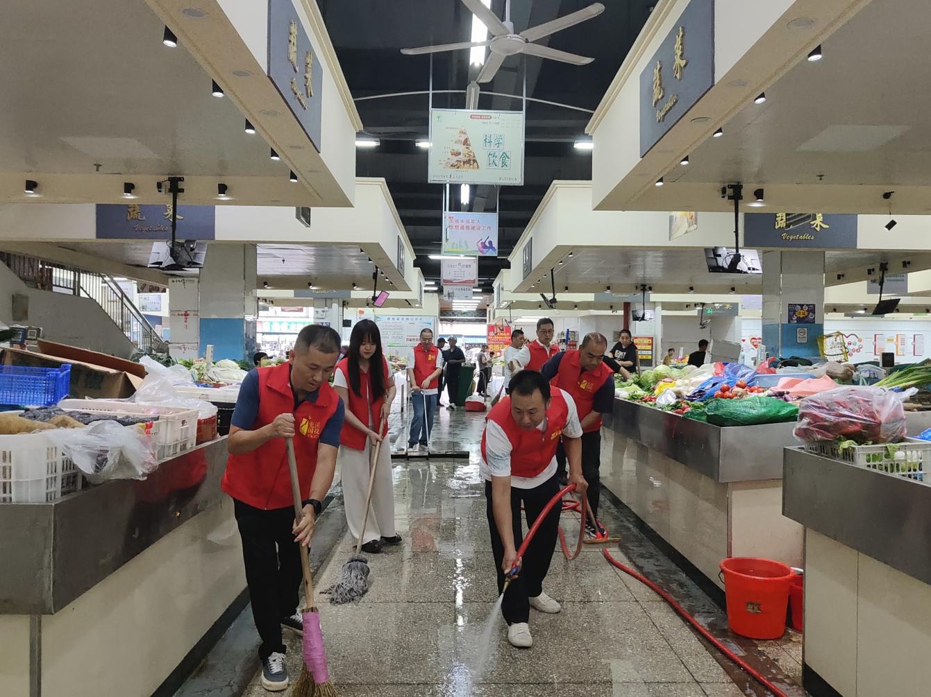 “开展爱国卫生运动 巩固文明菜市行动” 国资运营公司党支部开展9月主题党日活动