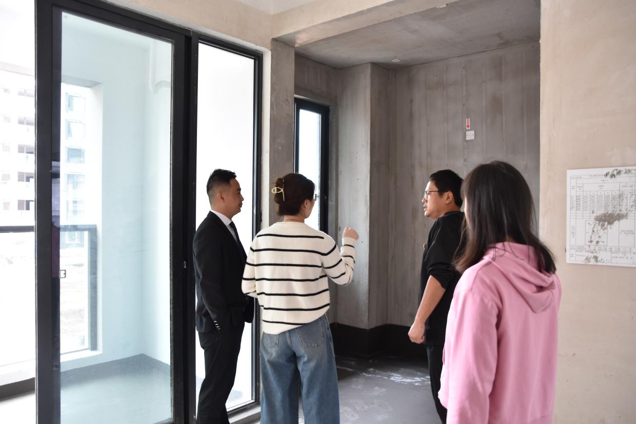 城建筑精品 服务零距离——城建投公司党支部开展10月主题党日活动