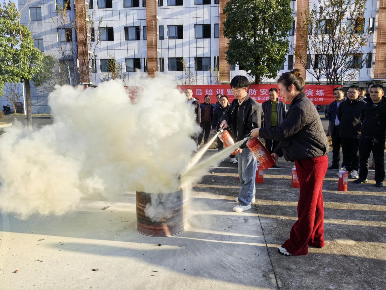 国资运营公司党支部开展消防安全应急演练主题党日活动