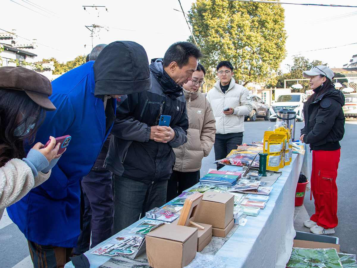 邮政赋能， “四季屯溪玩转乡村” 活动与 南溪南村“篁南邮局” 共筑乡村振兴梦