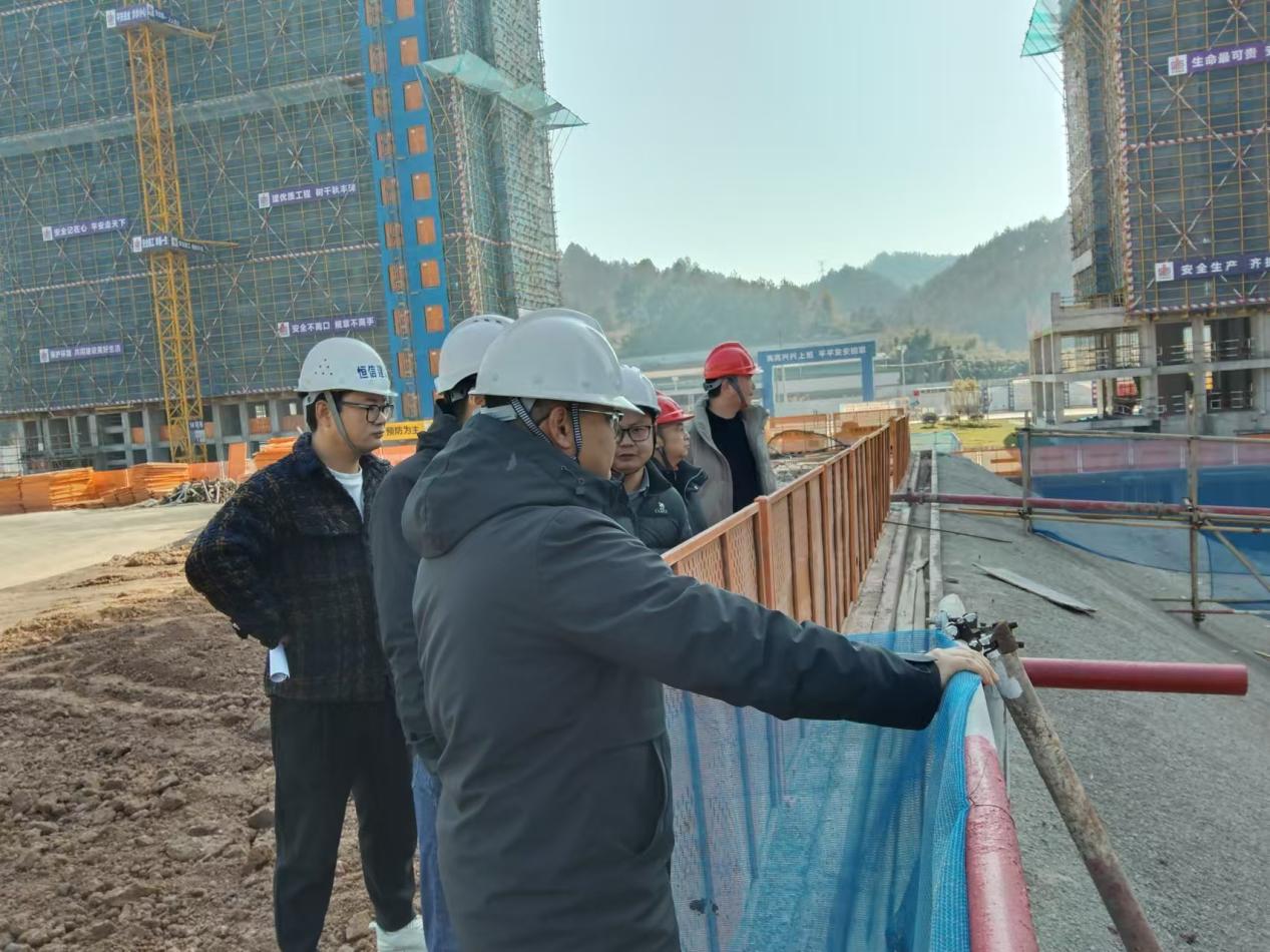 筑牢安全防护线 共度平安祥和年