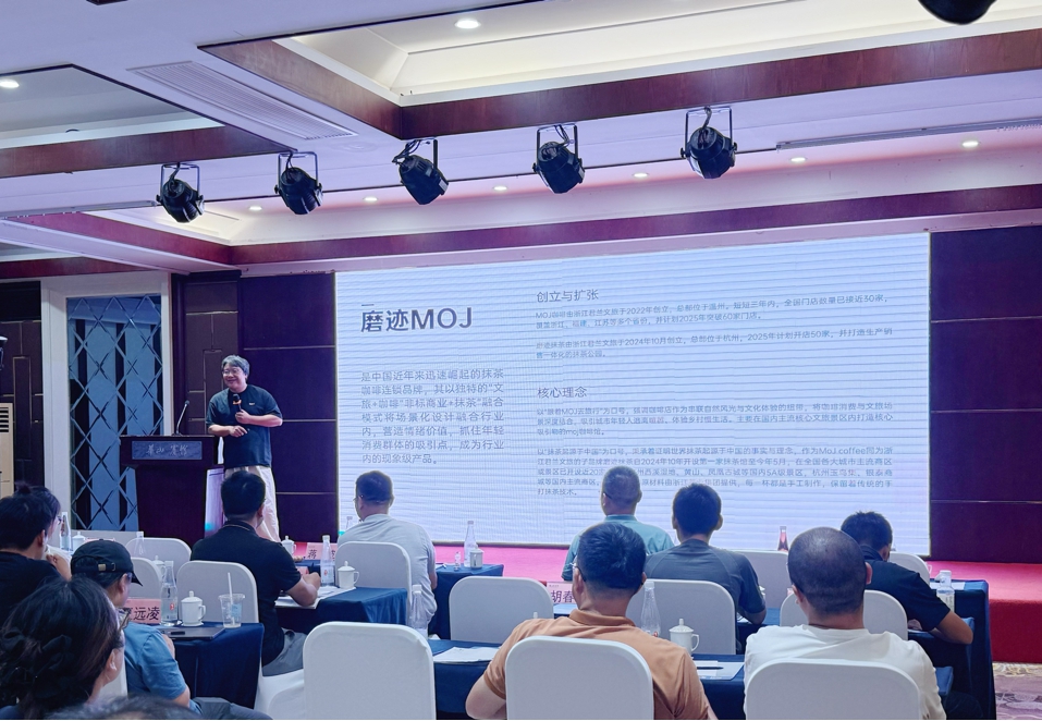 青年磁场共创社区  国企赋能城市更新‖双微更新+主理人交流点燃老虎山巷新生引擎