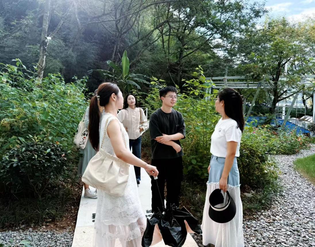 实地研学促提升 谋划发展启新程—昱城文旅公司党支部开展“循‘双村’赋能迹，谋文旅发展篇”主题党日活动