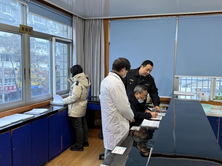 强化监督多措并举筑牢菜市场食品安全防线