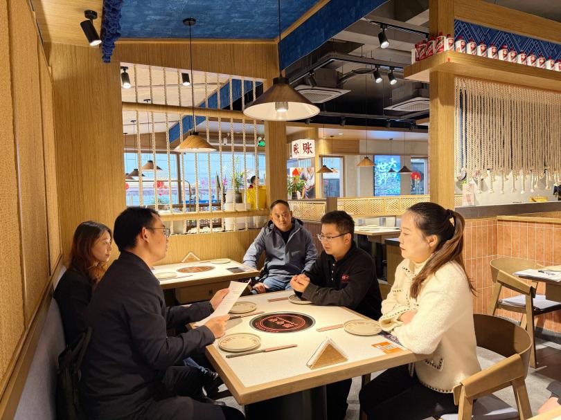 诚信赋能强根基 协同提质谱新篇 区政府领导走访首批“真不二价”诚信经营单位