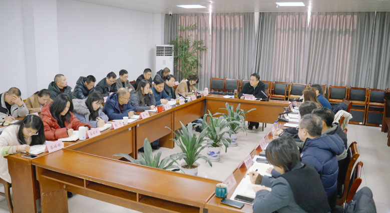 总结复盘谋发展  凝心聚力启新程——屯溪区国投集团召开2025年度述职报告会暨集团高质量发展工作务虚会