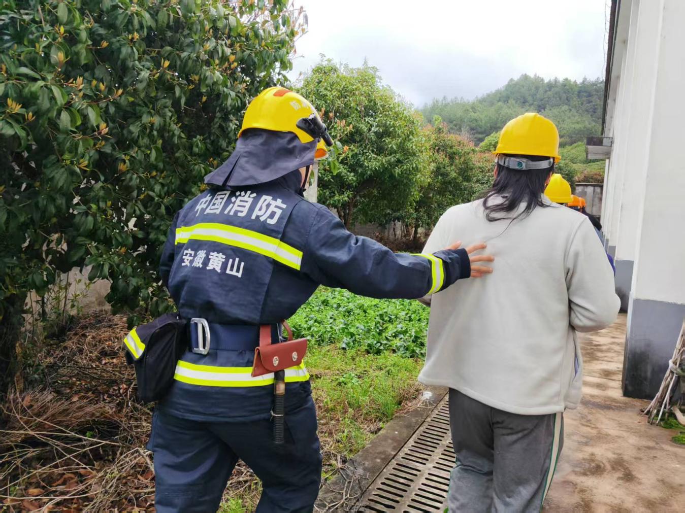 屯溪区粮储公司：积极参加消防逃生专项演练，共筑春季火灾防线