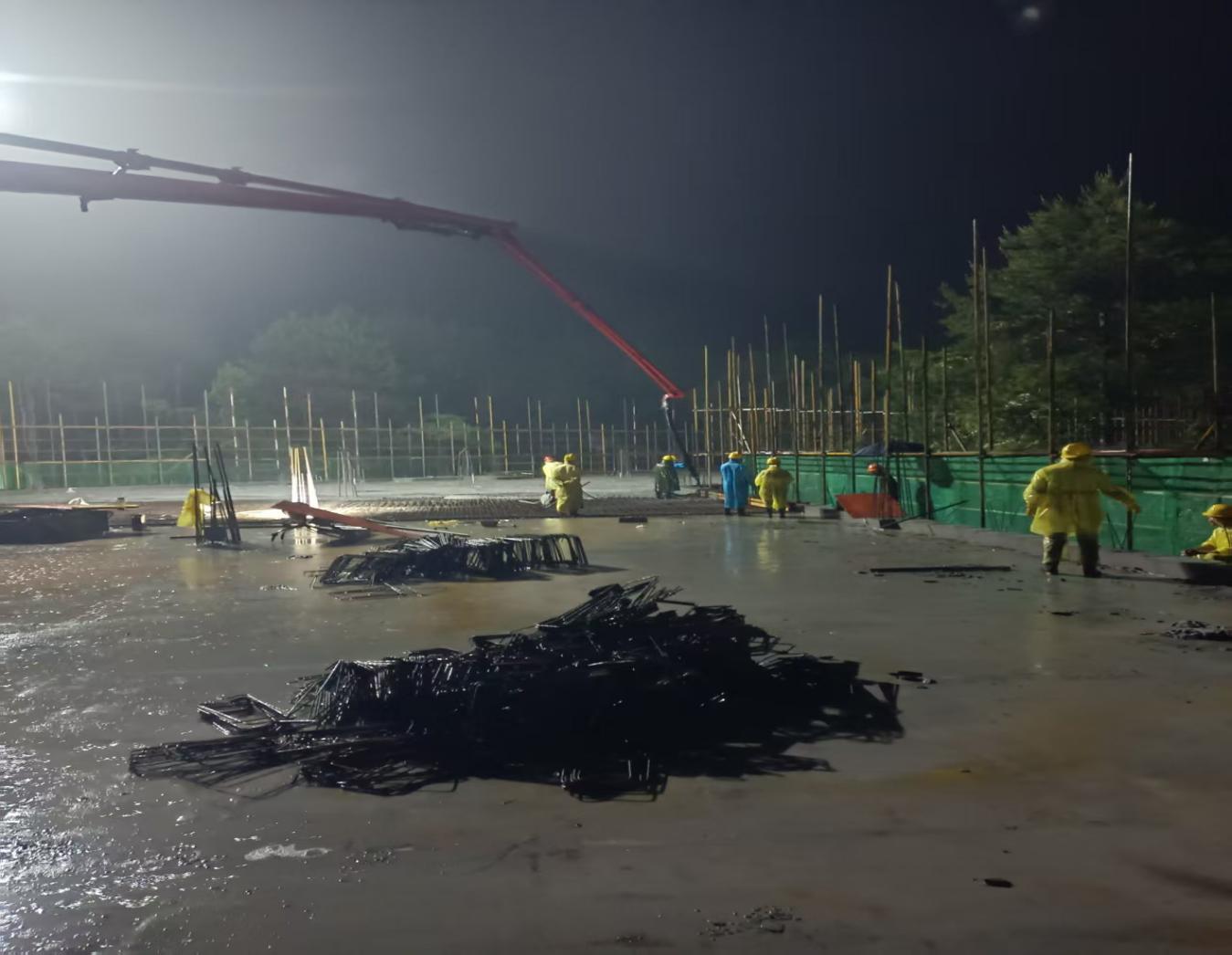 雨夜鏖战抢工期 民生项目加速度