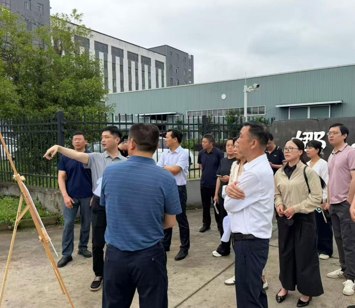 区政协调研未来健康产业园建设助力现代服务业集聚区高质量发展