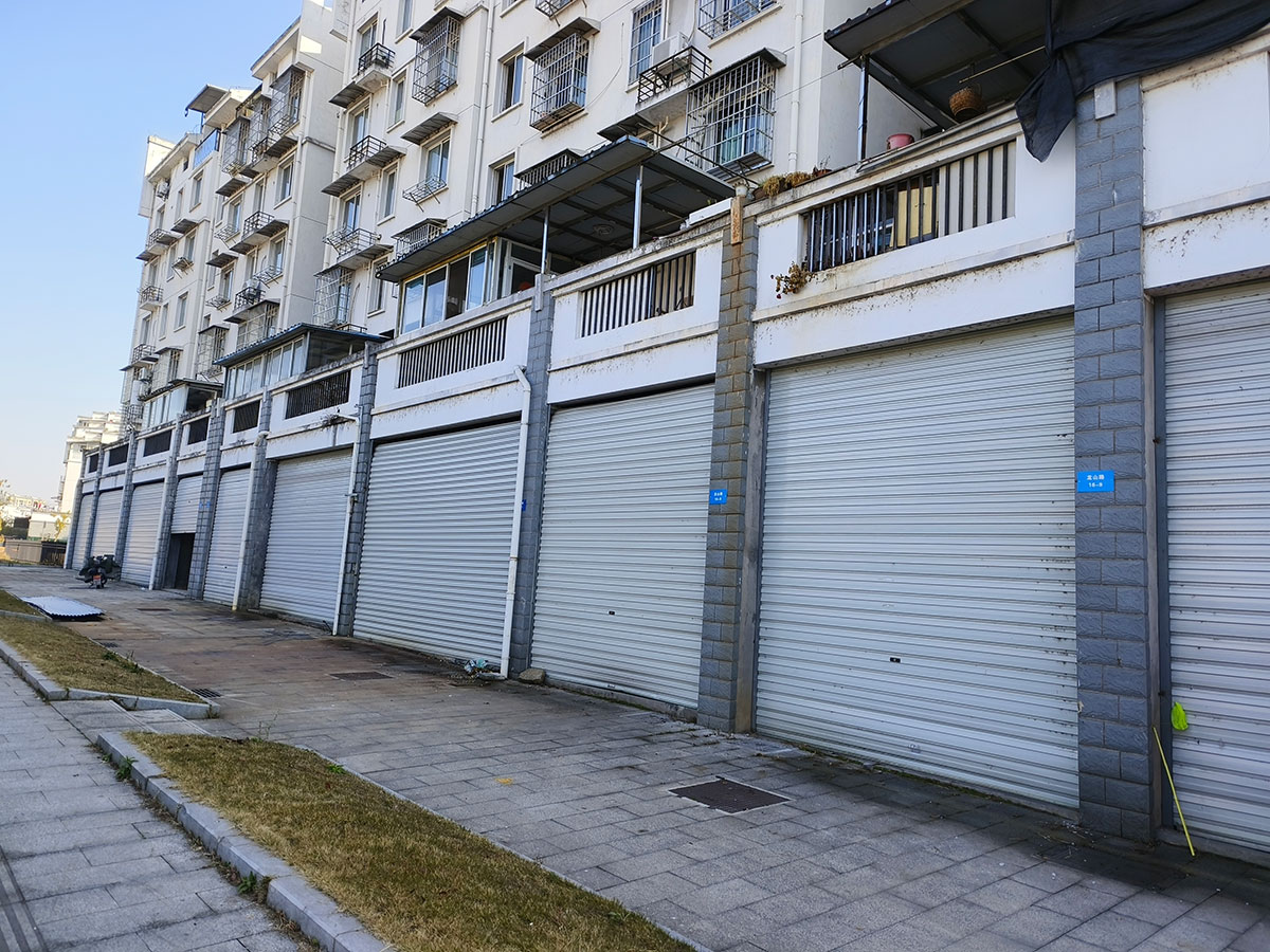 龙山路16-4号、16-8号店面（万贯西苑）