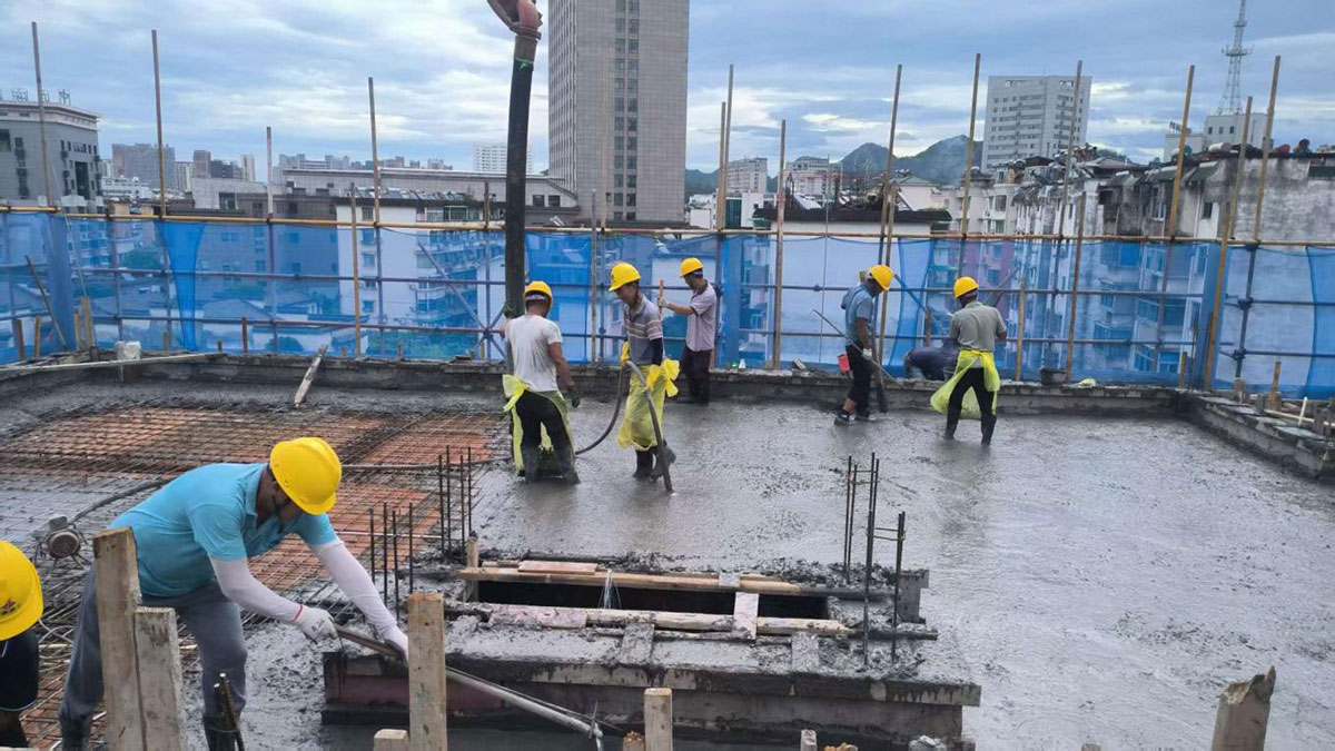 屯溪大位小学扩建项目（一期）工程主体结构顺利封顶 屯溪城建投公司助力教育民生工程再添新进展